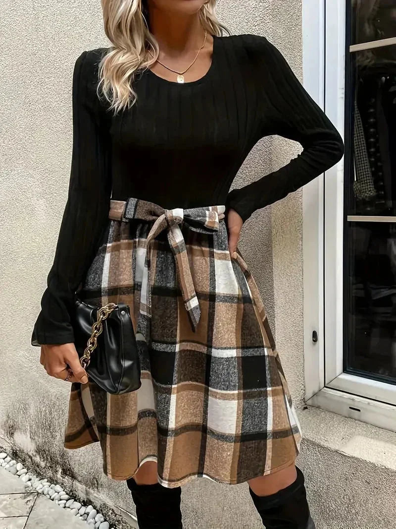 Robe noire femme manches longues avec jupe carreaux | ROBEMODE
