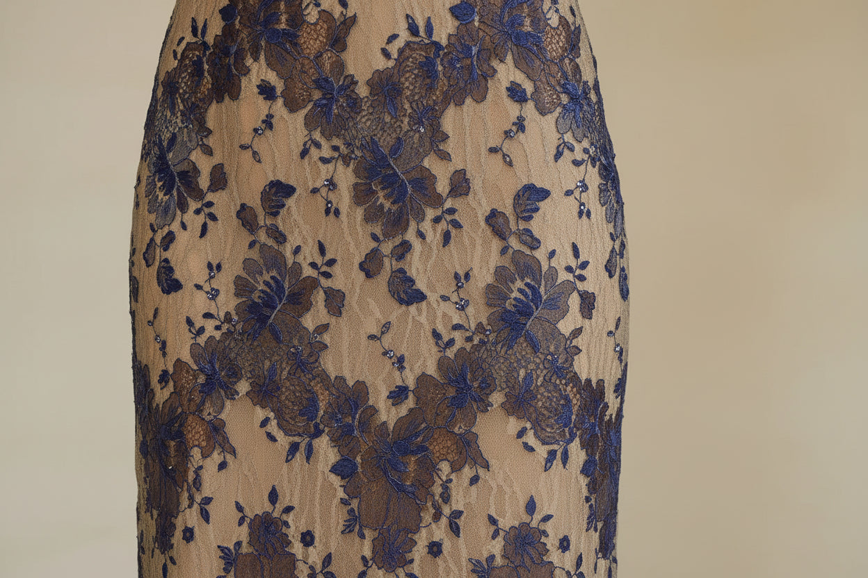 Maxi robe dos nu dentelle bleue avec bretelles fines soirée | Coupe féminine + Style élégant + Facile à accessoiriser – ROBEMODE