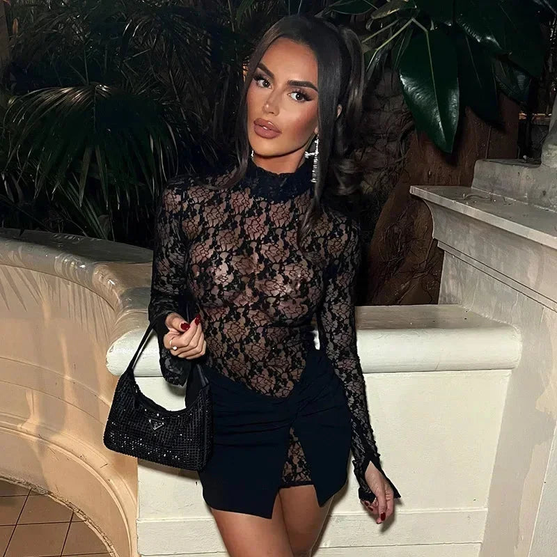 Mini robe moulante noire dentelle manches longues club