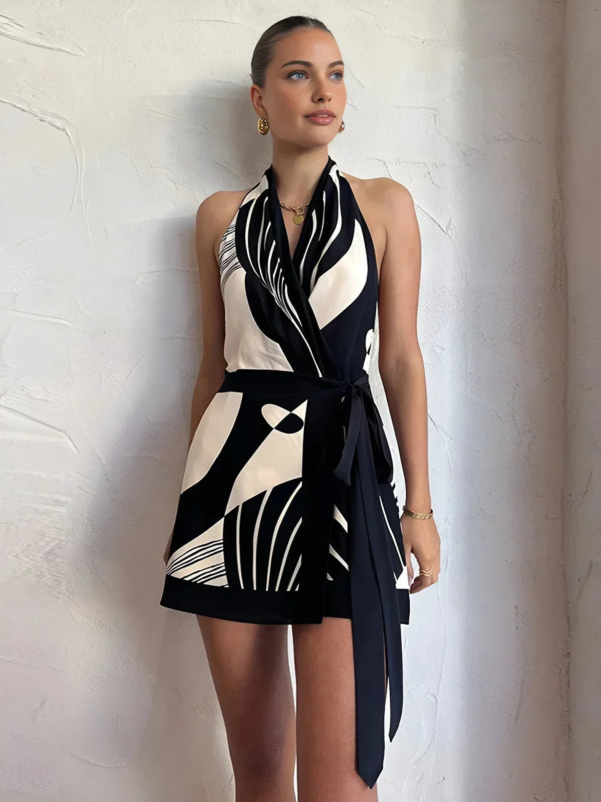 Robe courte noir et blanc cache-cœur sans manches | ROBEMODE