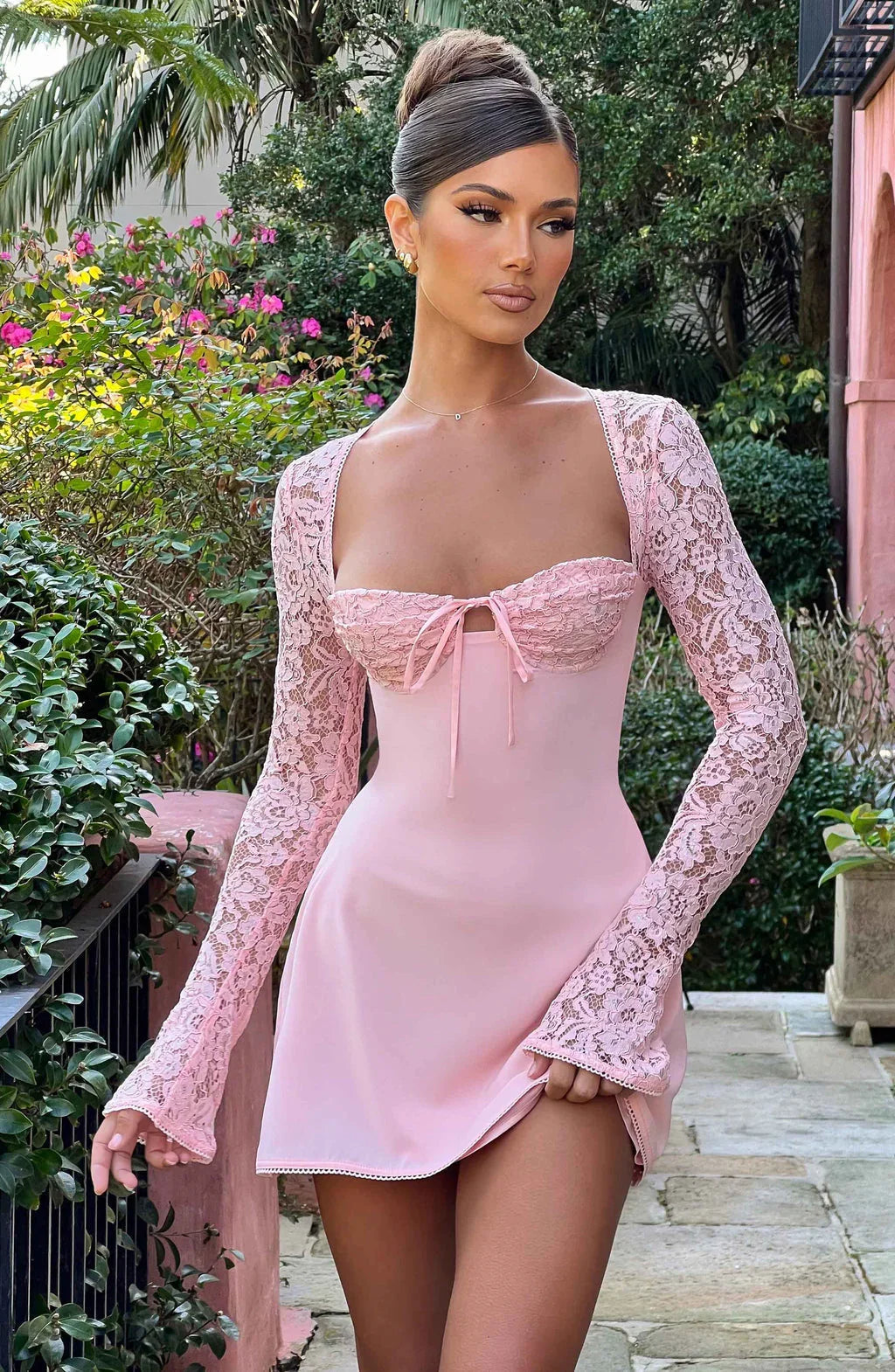 Robe Courte Été Rose Manches en Dentelle 1 Coloris | ROBEMODE
