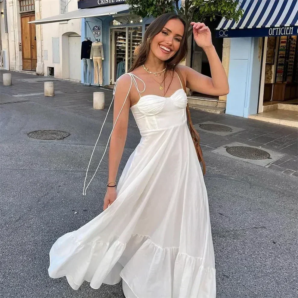Robe longue blanche été avec buste froncé et bretelles fines