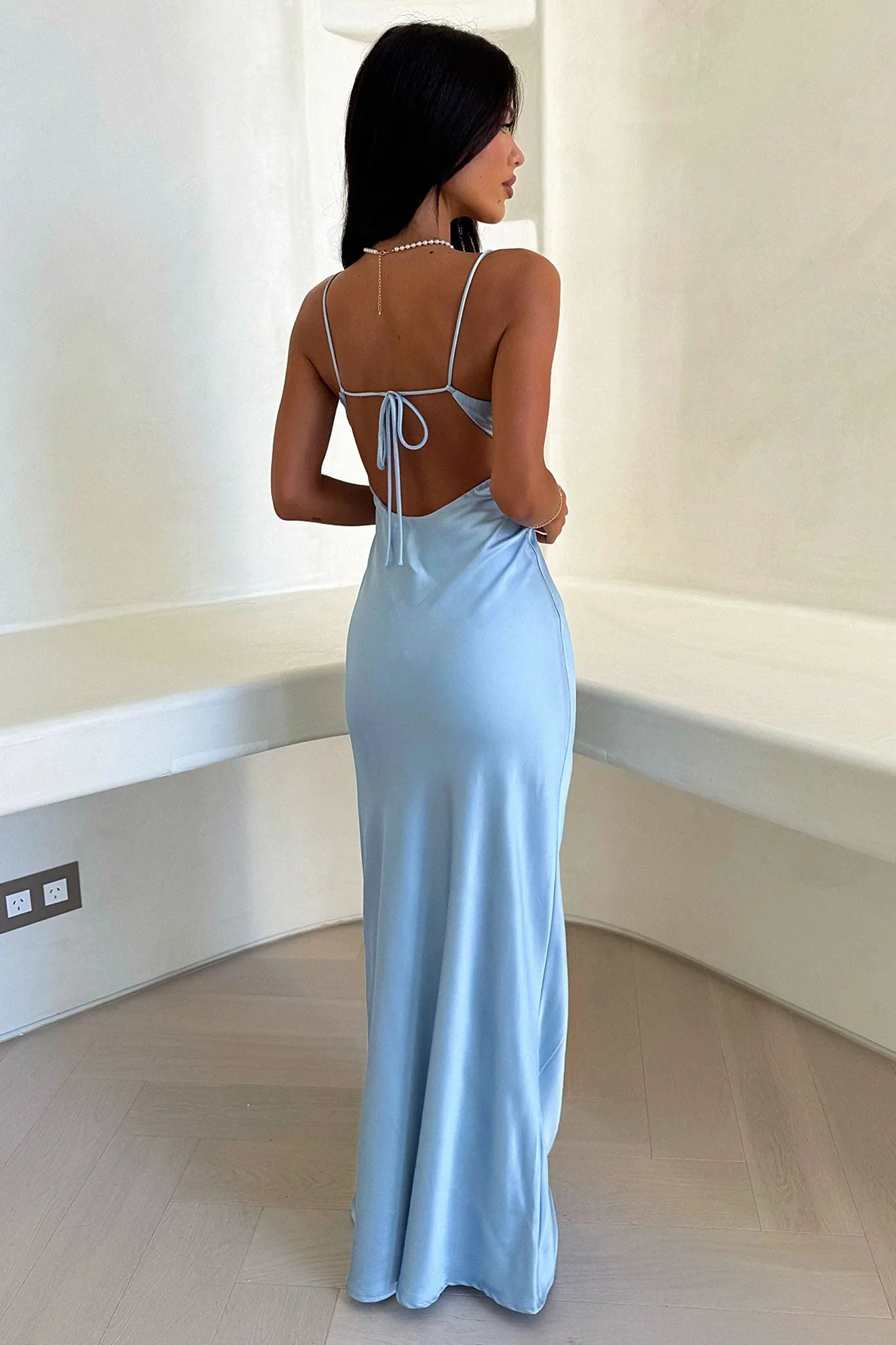 Robe longue bleu ciel avec bretelles fines