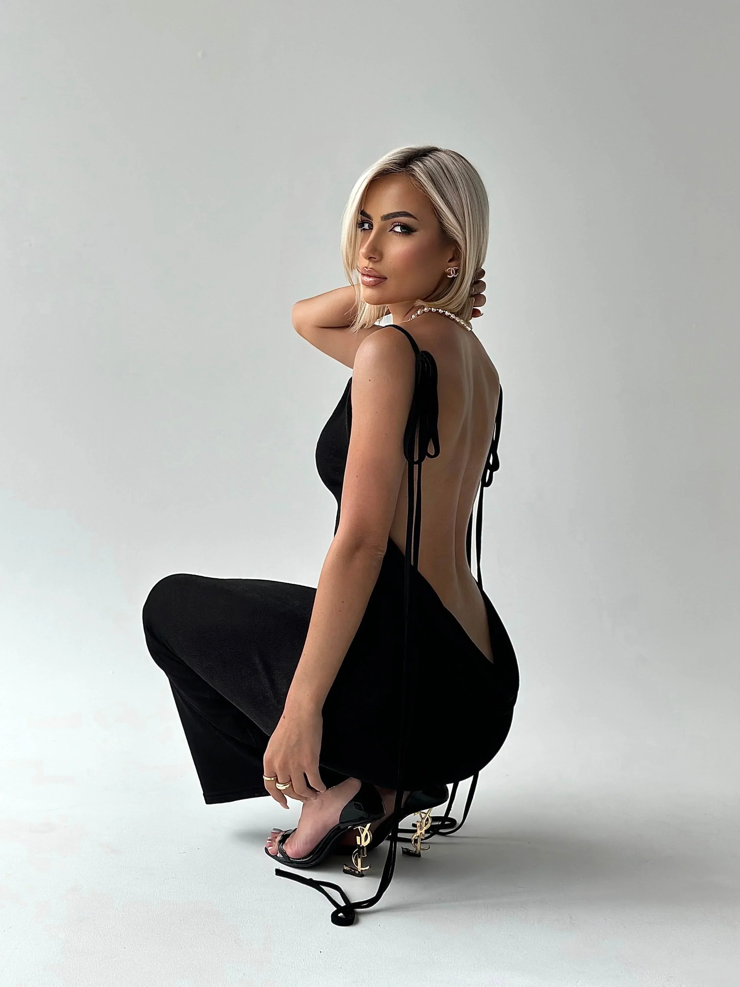 Robe longue femme dos nu avec liens ajustables soirée | Coupe féminine + Style élégant + Facile à accessoiriser – ROBEMODE