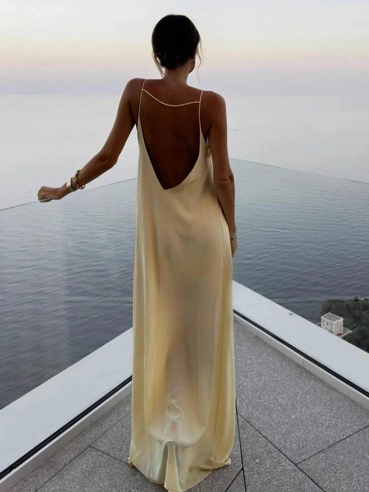 Robe longue dos nu jaune pour été plage détente