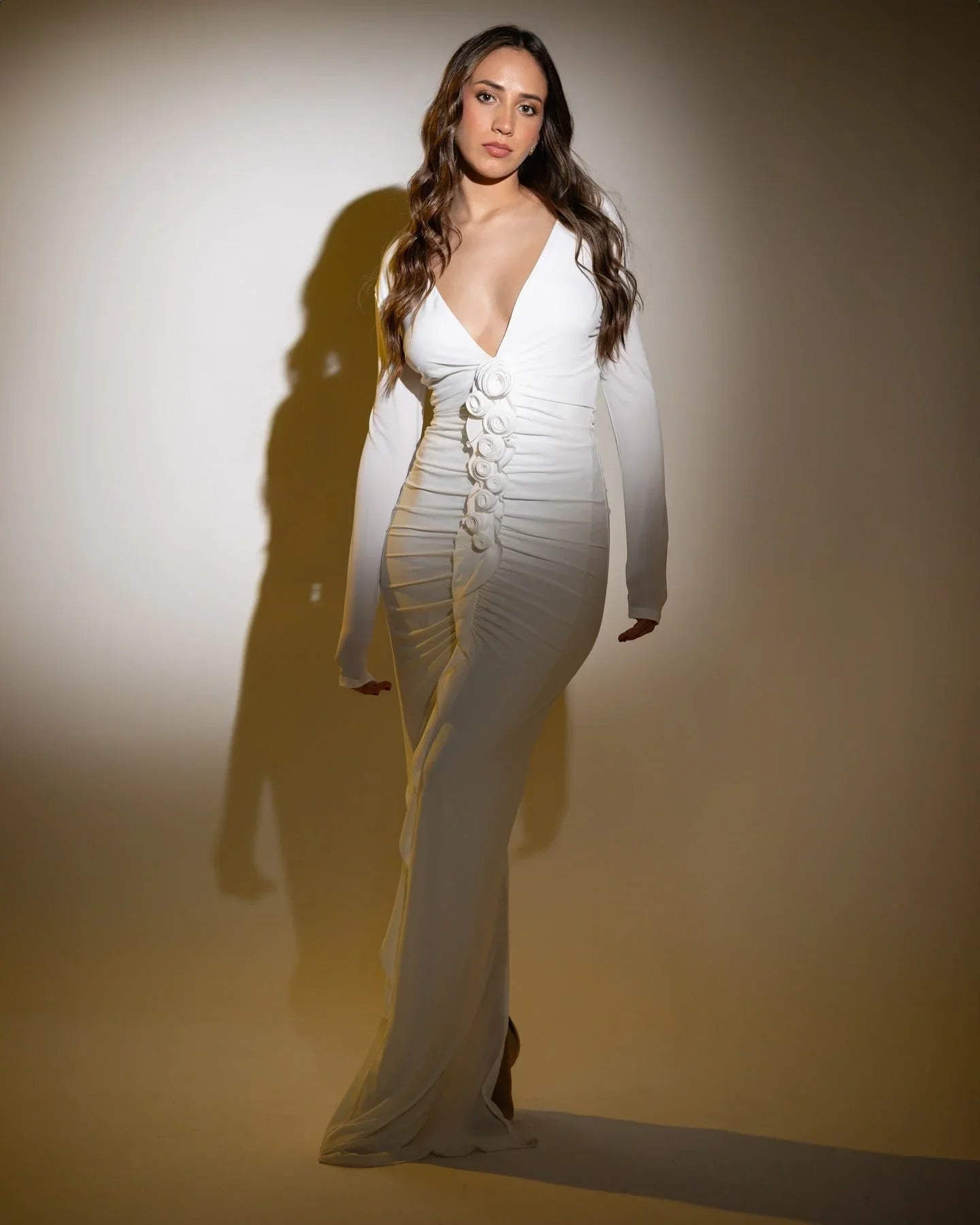Robe longue femme blanche manches longues | Coupe féminine + Style élégant + Facile à accessoiriser – ROBEMODE