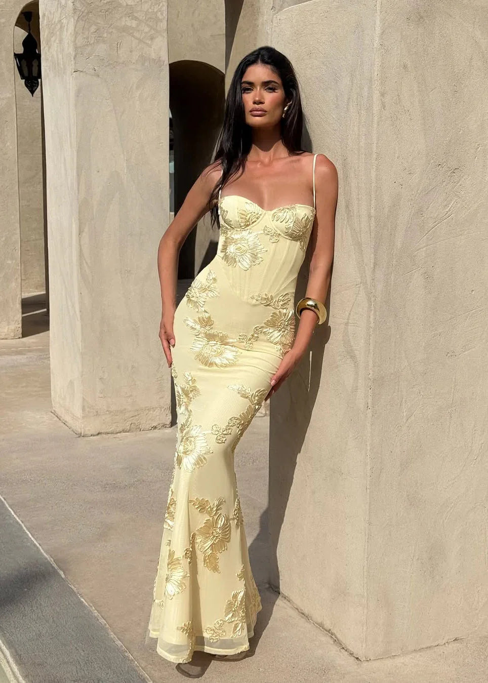 Robe longue femme jaune broderie florale | Coupe féminine + Style élégant + Facile à accessoiriser – ROBEMODE