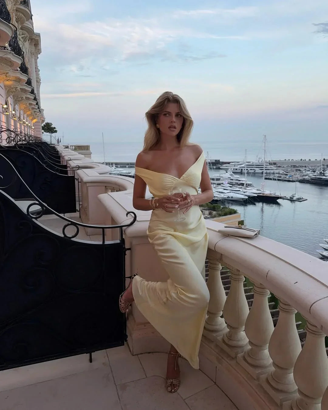 Robe longue femme jaune epaules denudees | Coupe féminine + Style élégant + Facile à accessoiriser – ROBEMODE