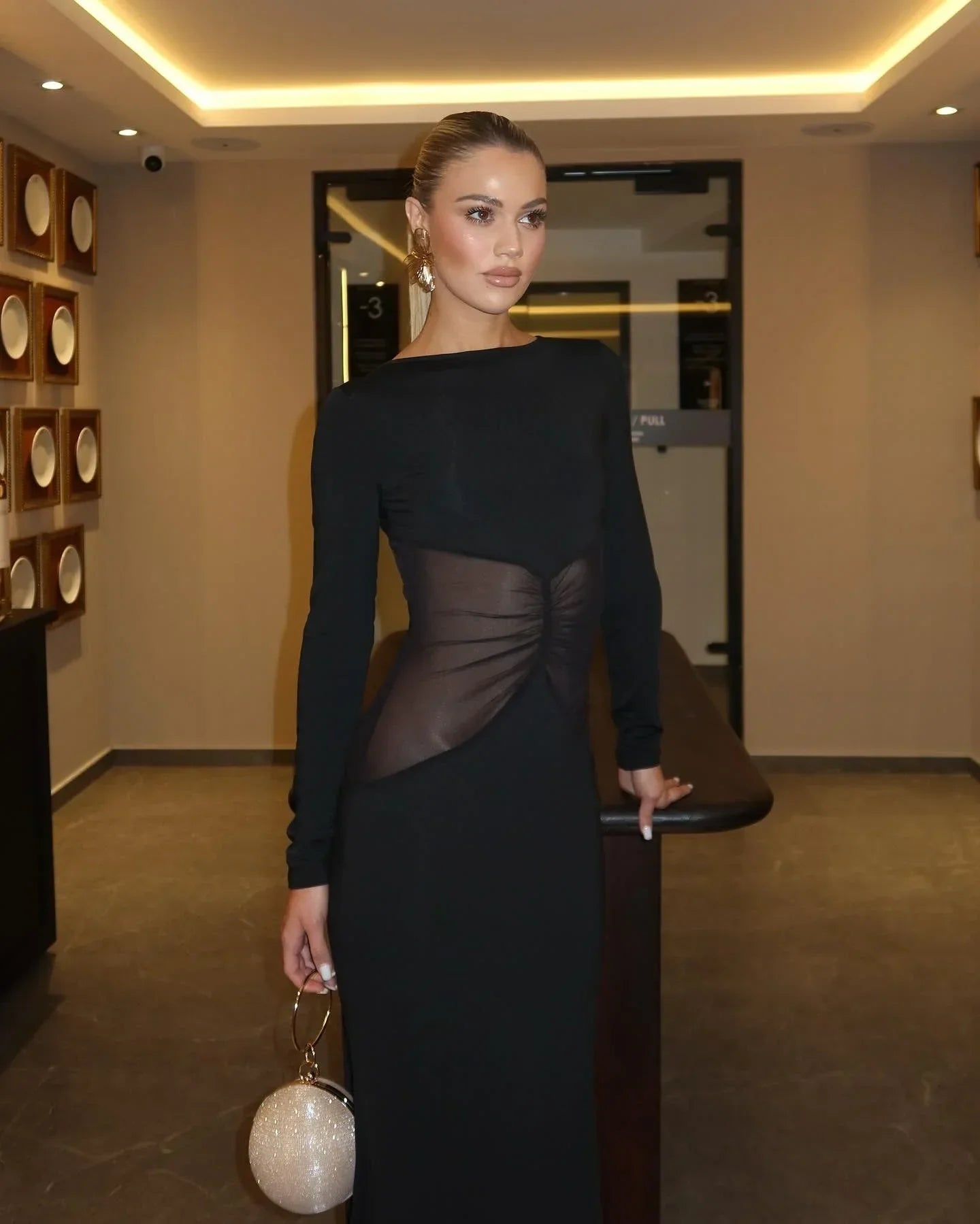 Robe longue femme noire a manches longues | Coupe féminine + Style élégant + Facile à accessoiriser – ROBEMODE
