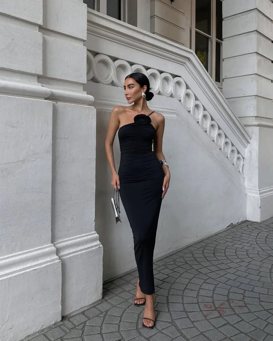 Robe longue femme noire sans manches | Coupe féminine + Style élégant + Facile à accessoiriser – ROBEMODE