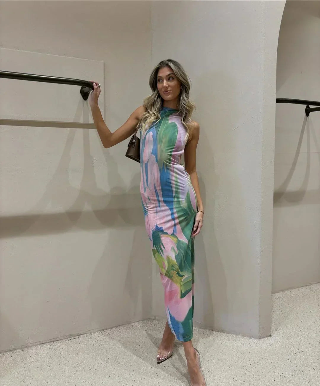 Robe longue femme imprimé tropical multicolore ajustée | Coupe féminine + Style élégant + Facile à accessoiriser – ROBEMODE