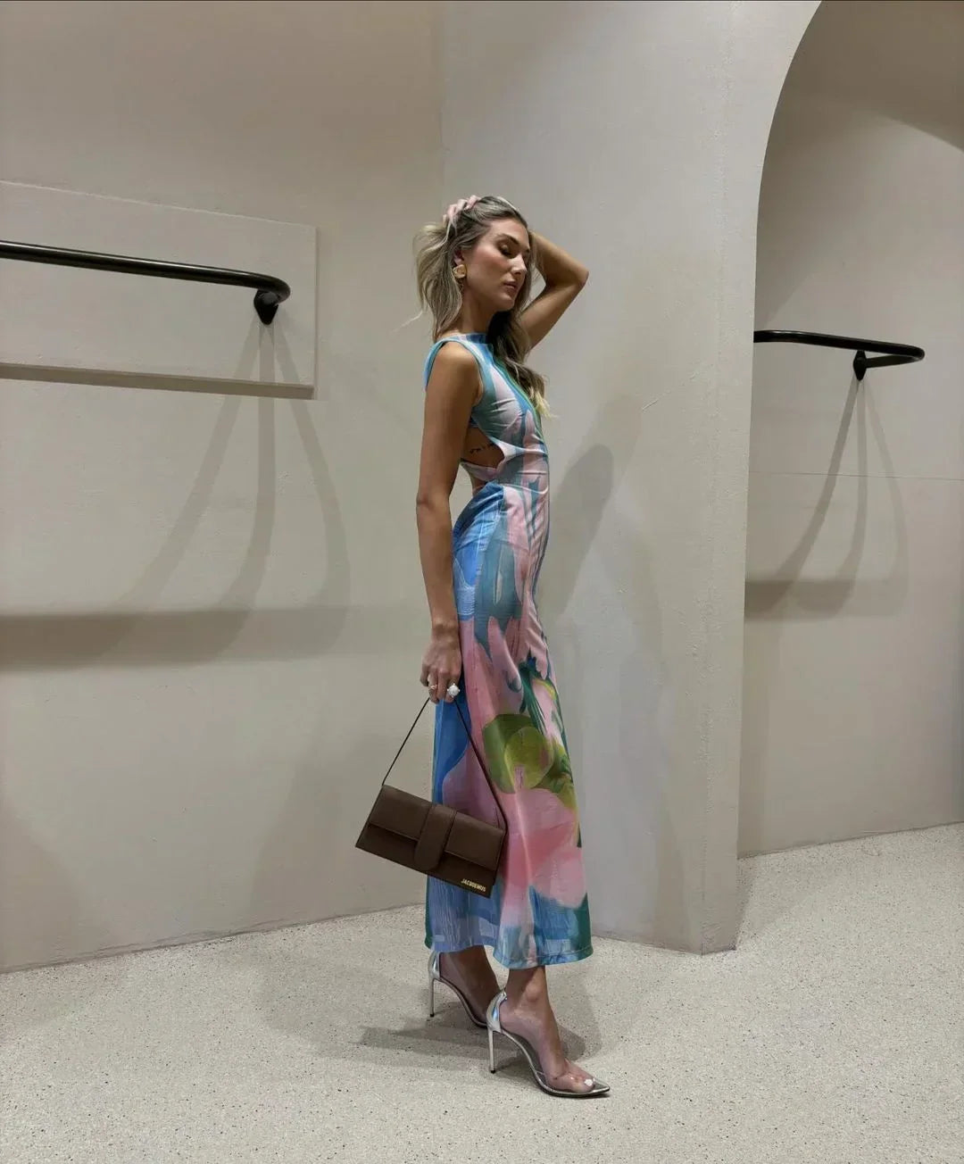 Robe longue femme imprimé tropical multicolore ajustée | Coupe féminine + Style élégant + Facile à accessoiriser – ROBEMODE