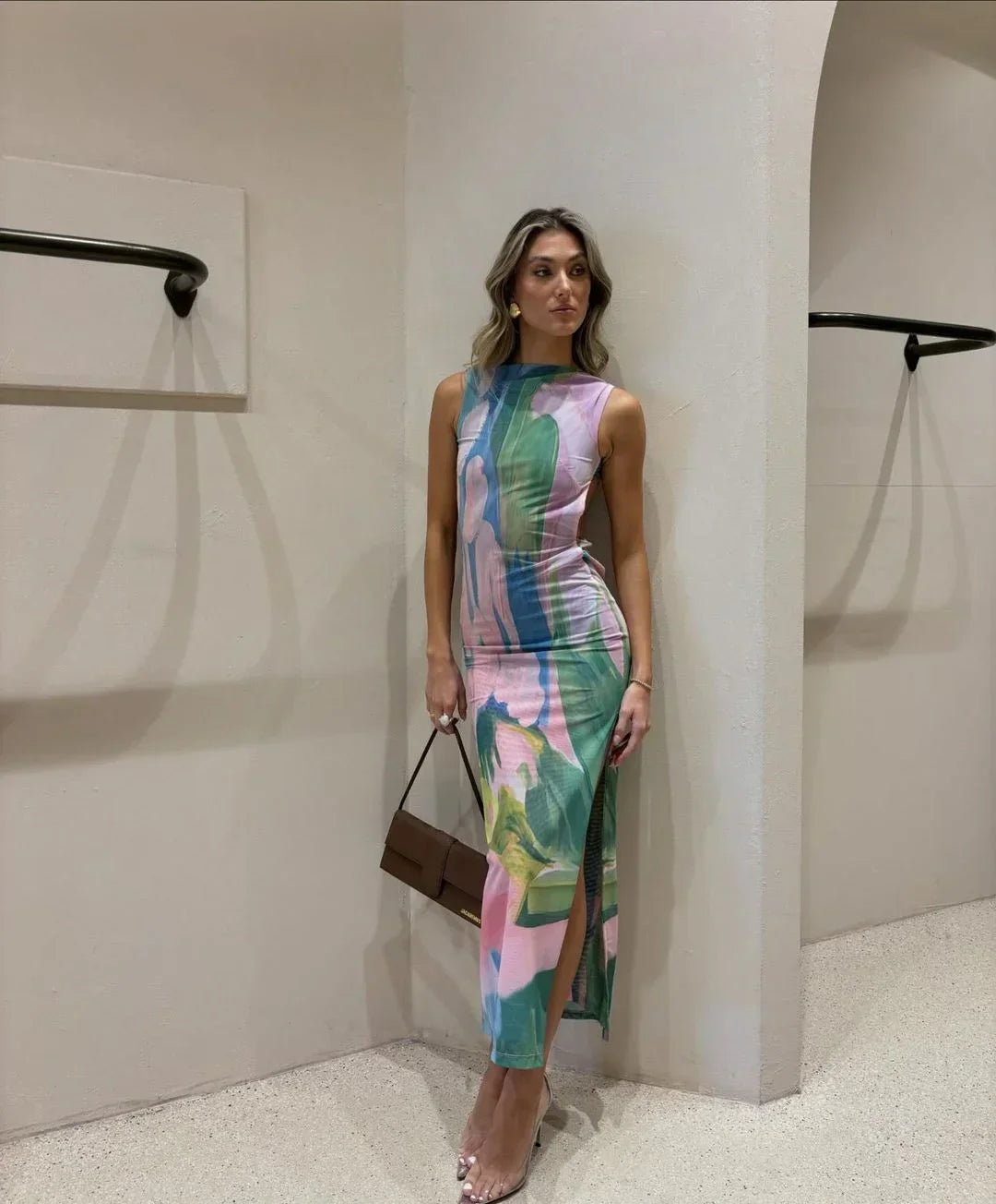 Robe longue femme imprimé tropical multicolore ajustée | Coupe féminine + Style élégant + Facile à accessoiriser – ROBEMODE