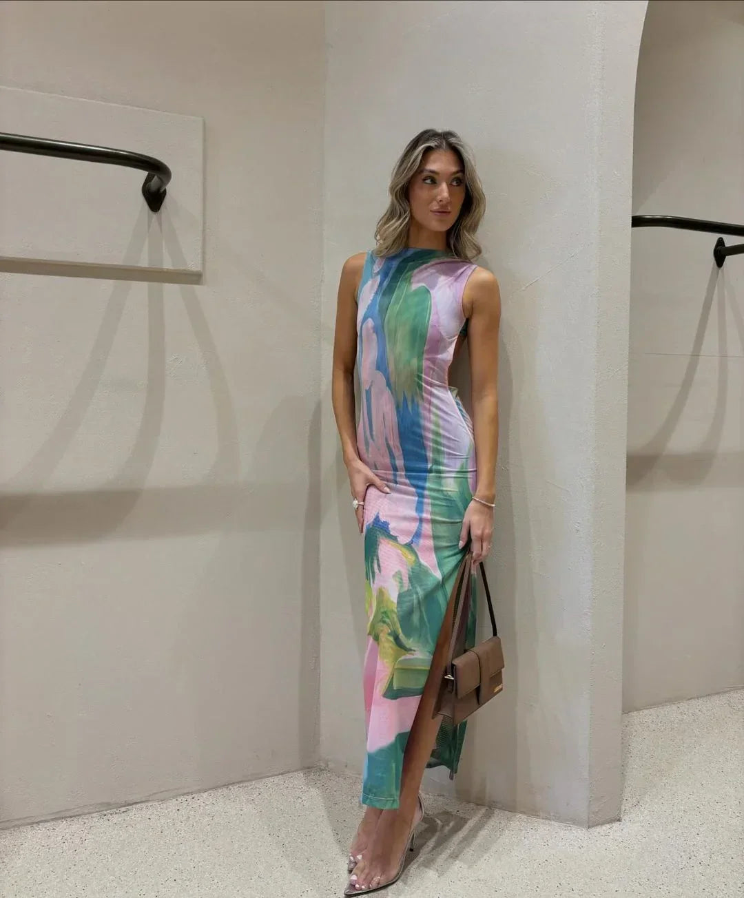 Robe longue femme imprimé tropical multicolore ajustée | Coupe féminine + Style élégant + Facile à accessoiriser – ROBEMODE