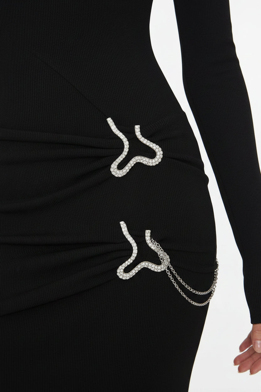 Robe longue noire manches longues détails métalliques | Coupe féminine + Style élégant + Facile à accessoiriser – ROBEMODE