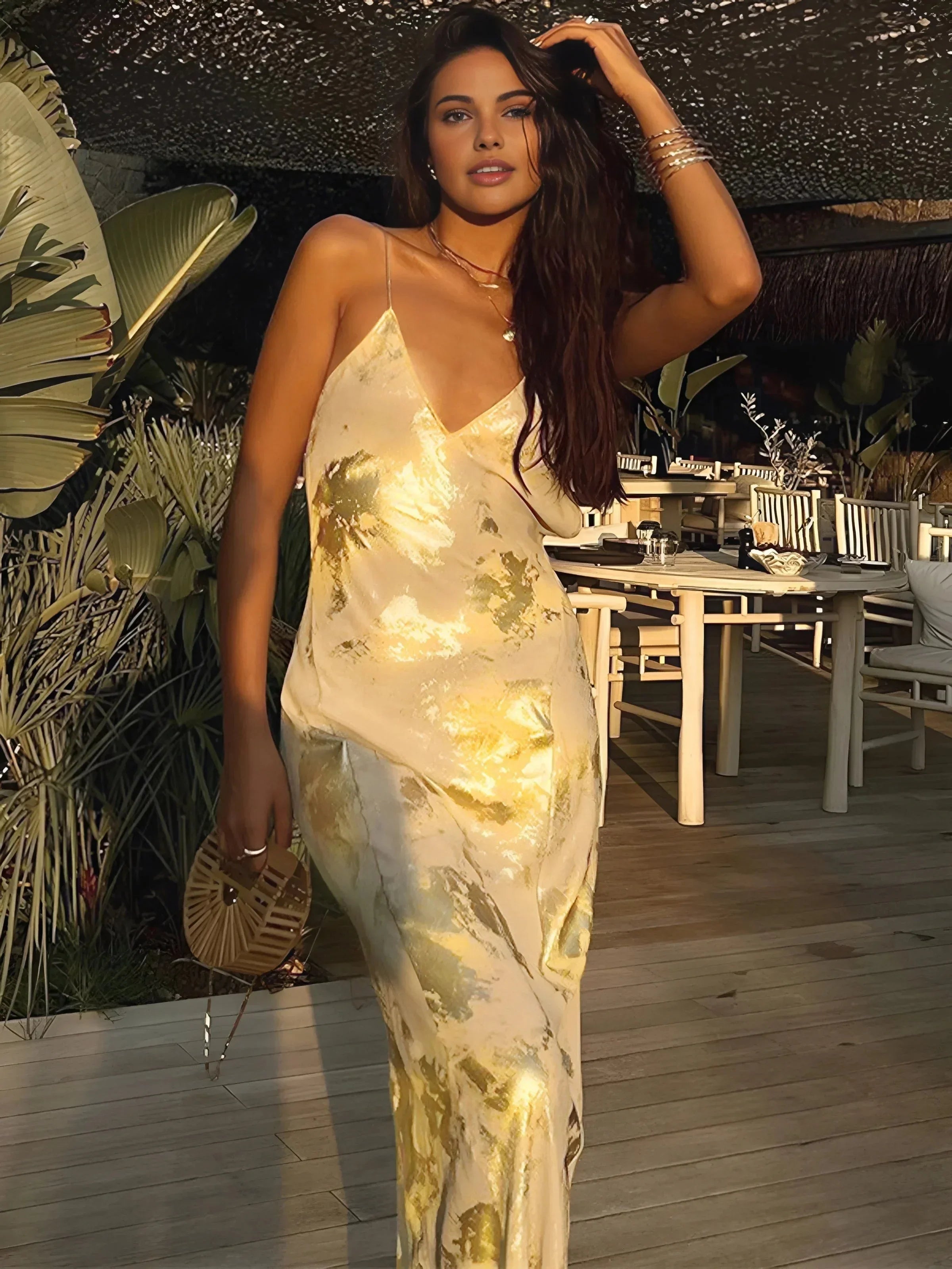 Robe longue soirée dorée imprimé floral bretelles fines | ROBEMODE