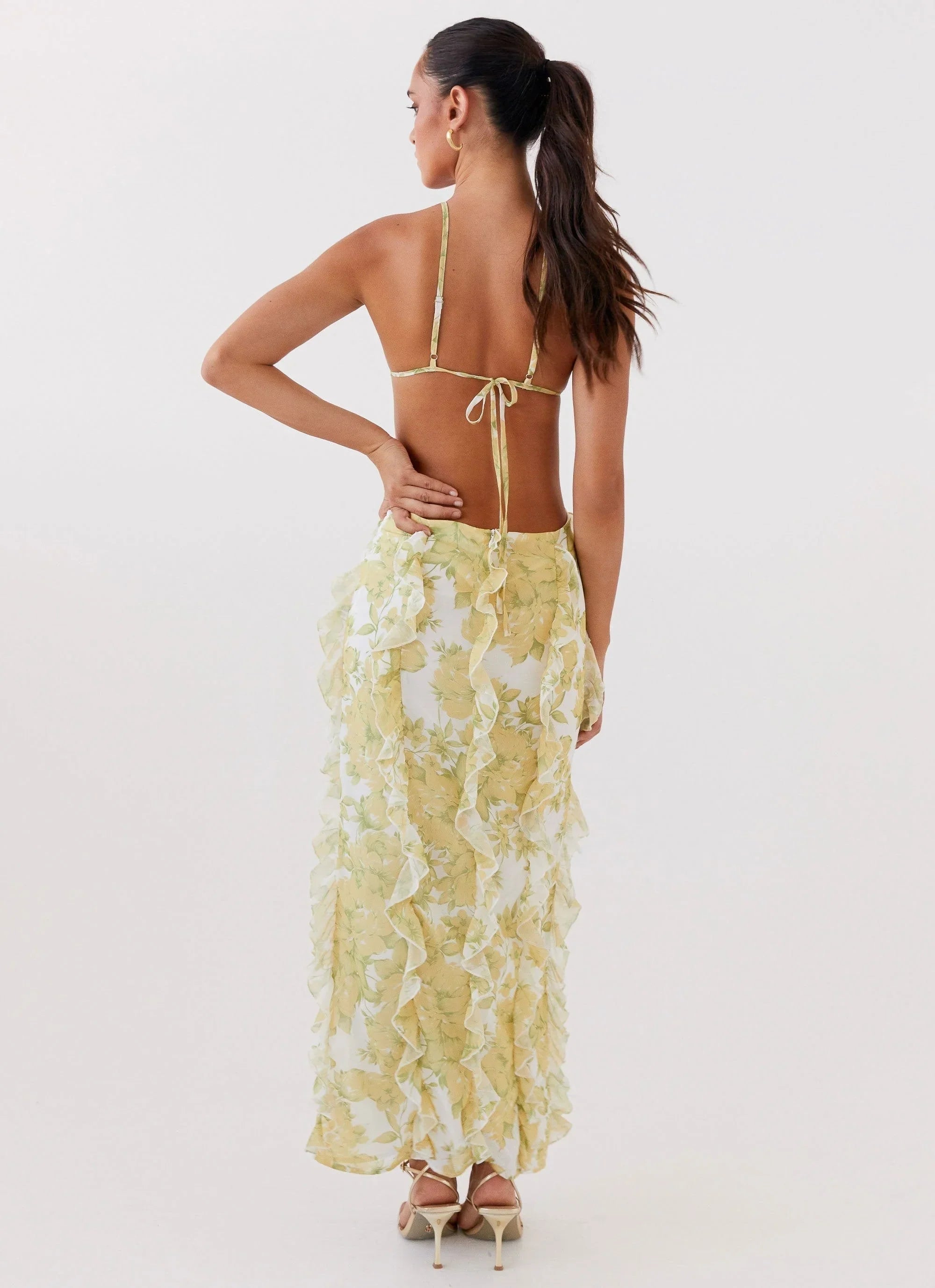 Robe longue à volants motif floral jaune | Coupe féminine + Style élégant + Facile à accessoiriser – ROBEMODE