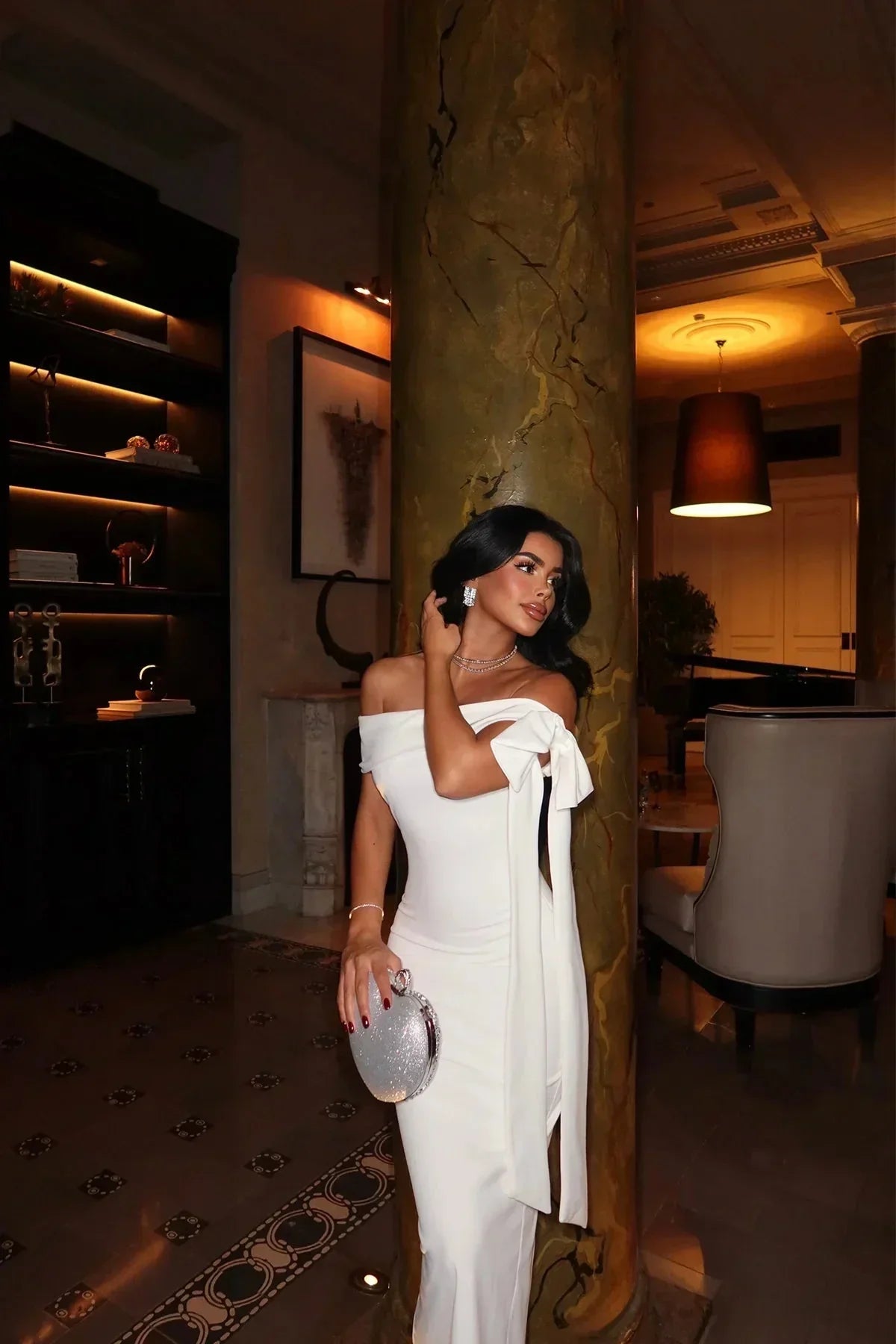 Robe longue blanche épaules dénudées avec nœud | Coupe féminine + Style élégant + Facile à accessoiriser – ROBEMODE