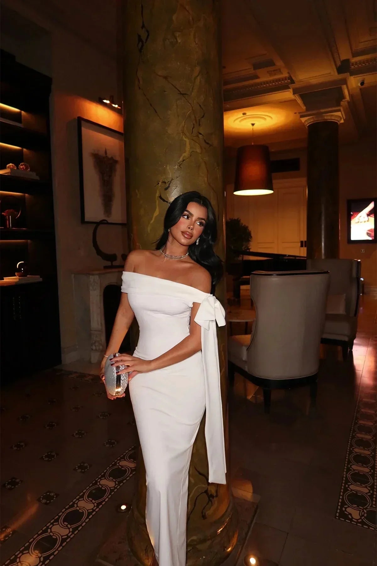 Robe longue blanche épaules dénudées avec nœud | Coupe féminine + Style élégant + Facile à accessoiriser – ROBEMODE