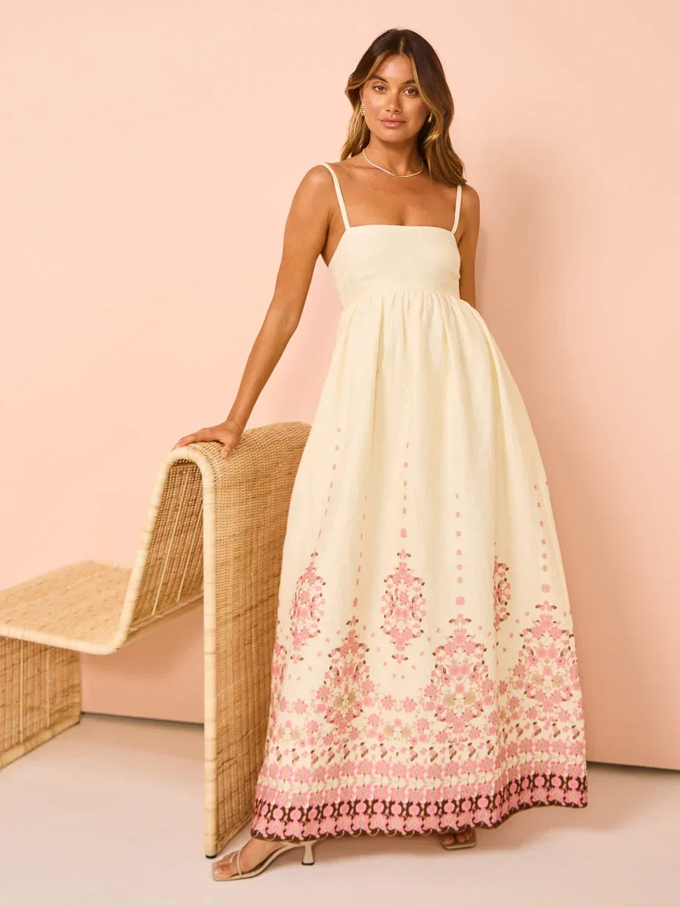 Robe longue femme crème avec broderie florale roses | Coupe féminine + Style élégant + Facile à accessoiriser – ROBEMODE