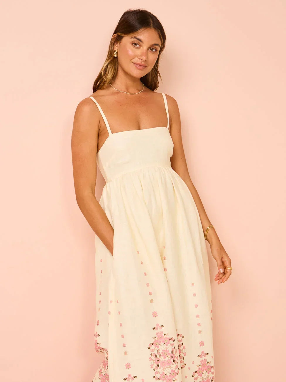 Robe longue femme crème avec broderie florale roses | Coupe féminine + Style élégant + Facile à accessoiriser – ROBEMODE