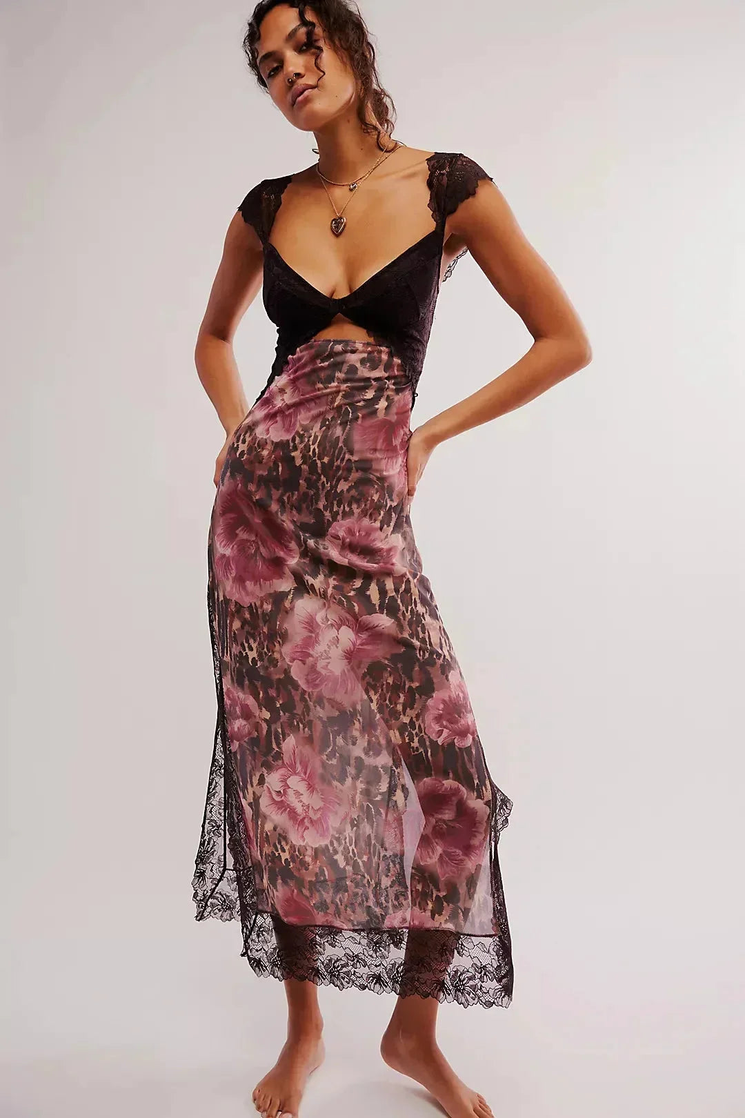 Robe maxi florale transparente dentelle cache-cœur | ROBEMODE