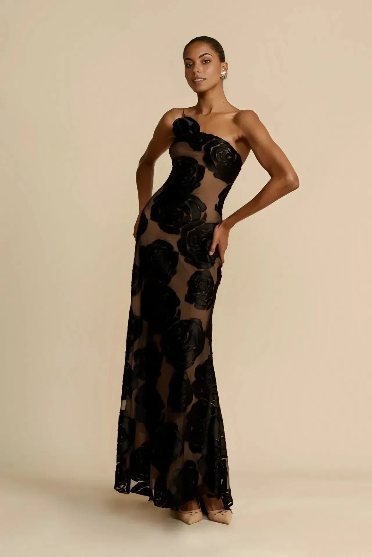 Robe longue femme noire avec motifs floraux | Coupe féminine + Style élégant + Facile à accessoiriser – ROBEMODE