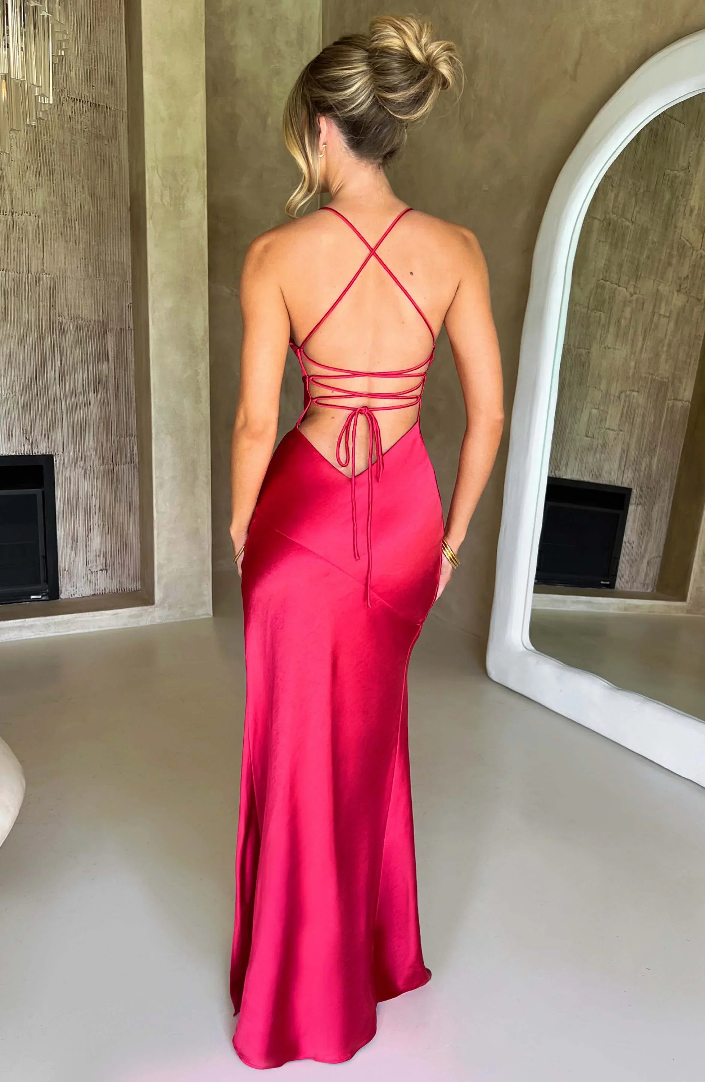 Robe Longue Satinée Soirée Col V Bretelles Fines Fendue | ROBEMODE