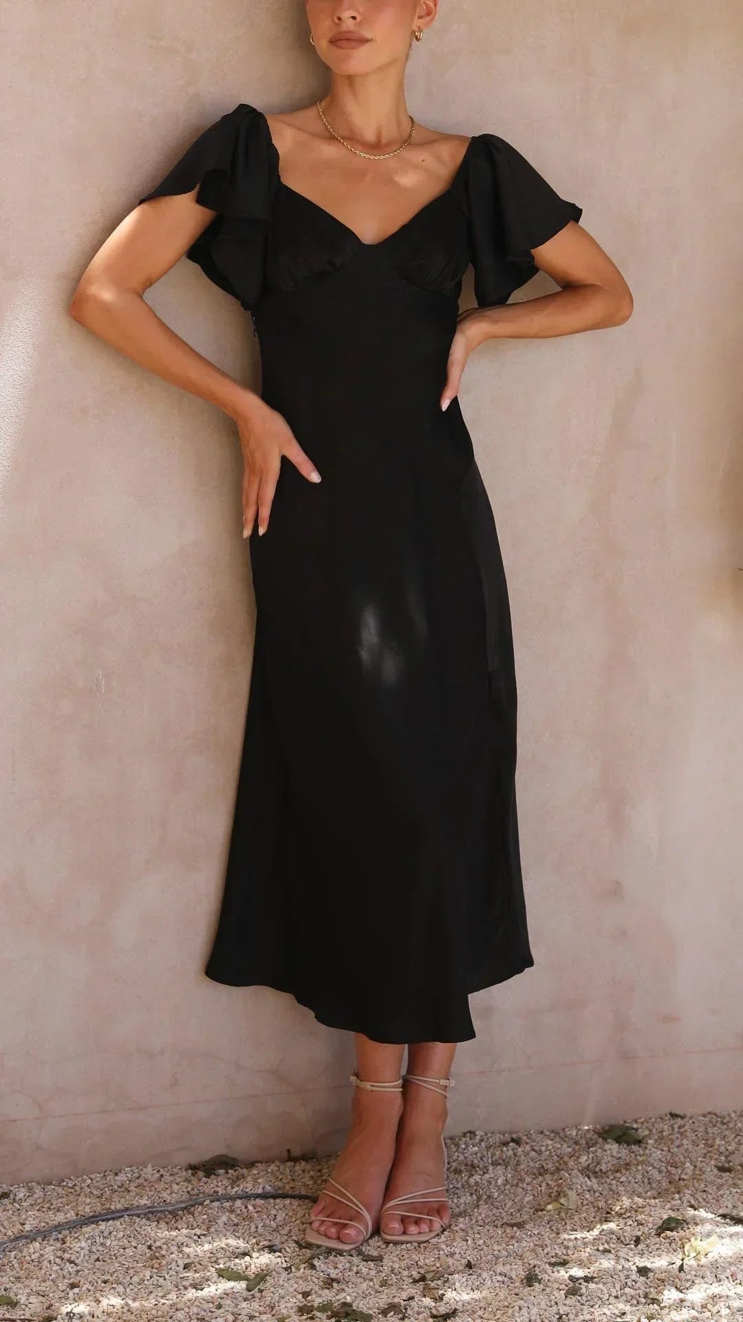 Robe longue satinée fendue avec épaules dénudées | ROBEMODE