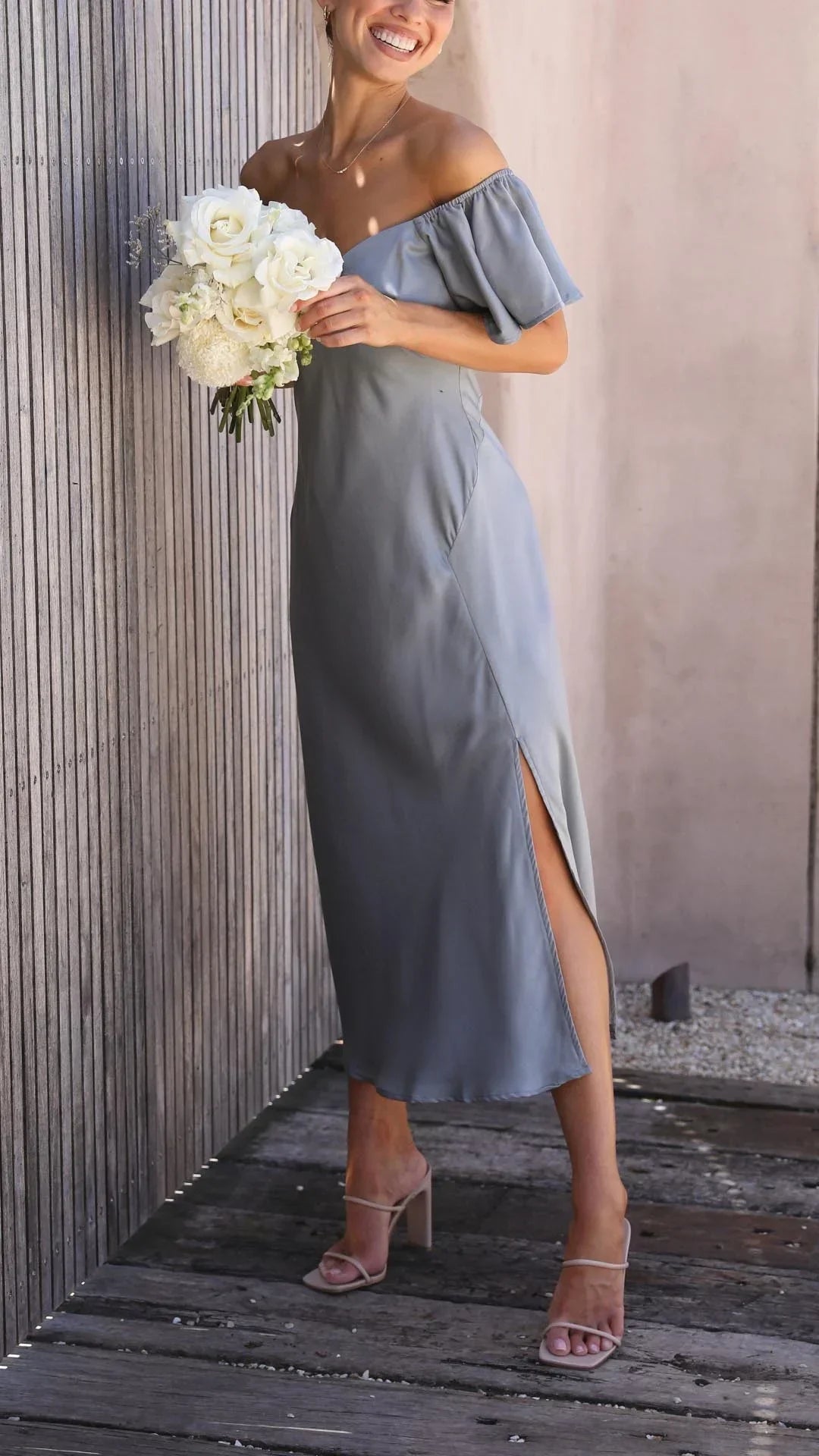 Robe longue satinée fendue avec épaules dénudées | ROBEMODE