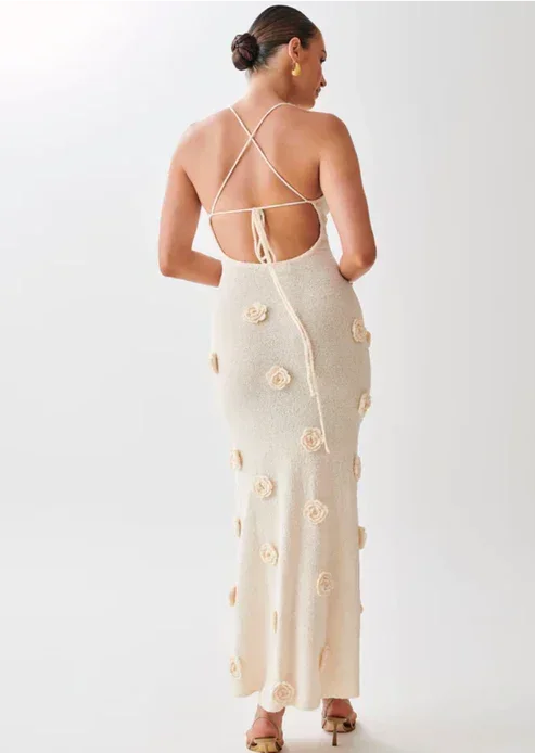 Robe longue femme avec fleurs et bretelles fines