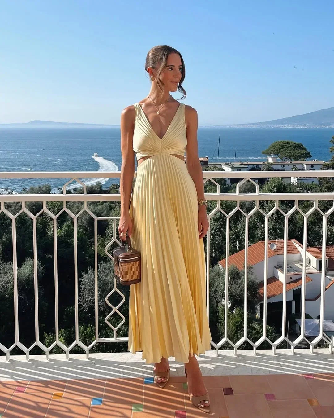Robe Longue Jaune Col Plongeant Plis Fluide Soirée | ROBEMODE