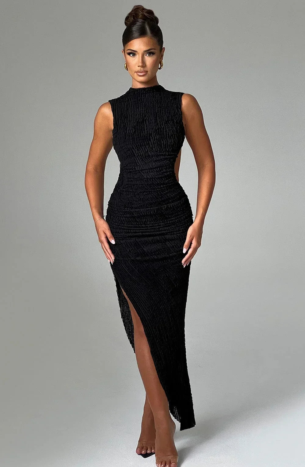 Robe longue noire fête sans manches et fente