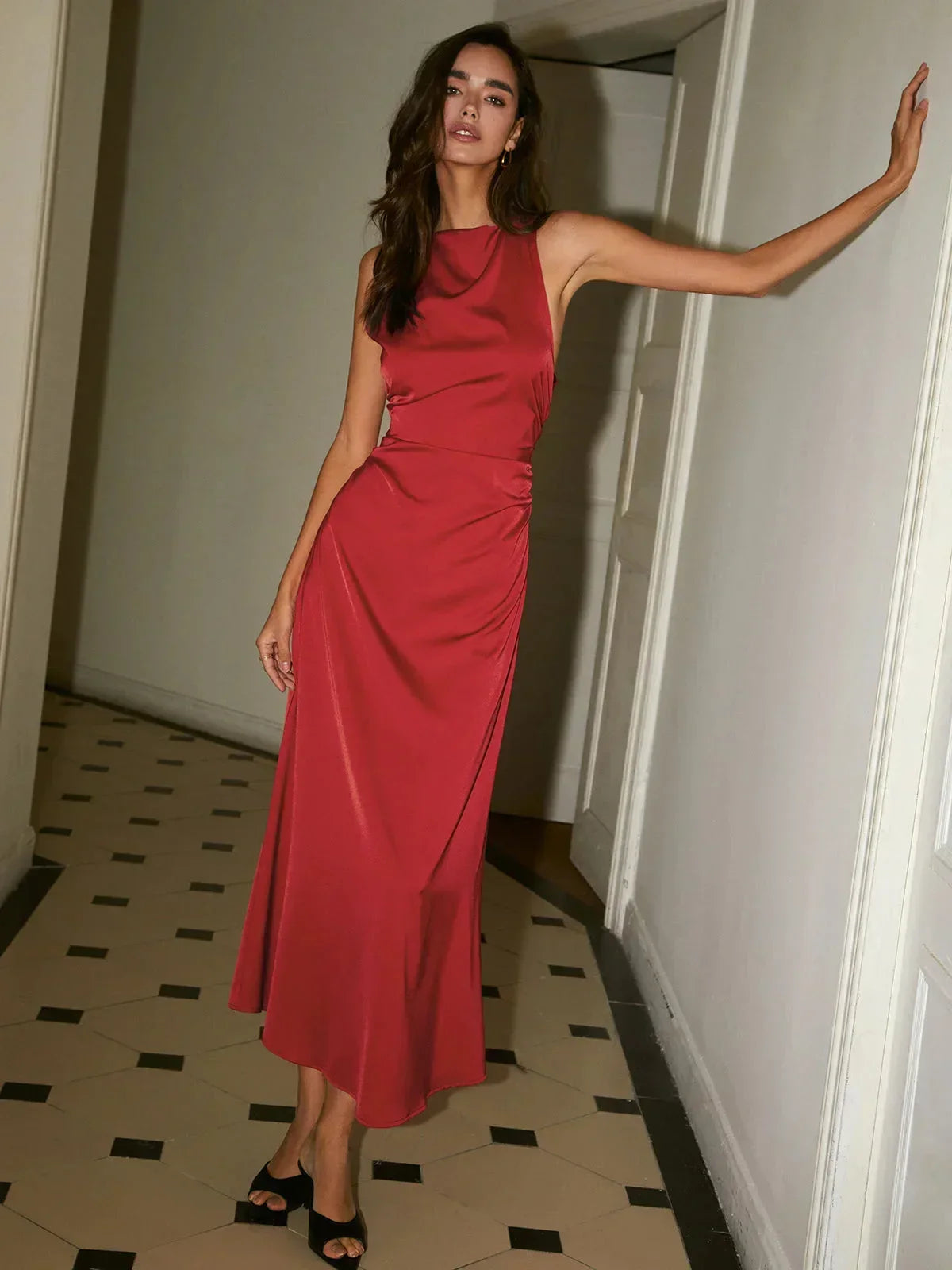Robe Longue Rouge Satinée Fendue Dos Nu Soirée | ROBEMODE