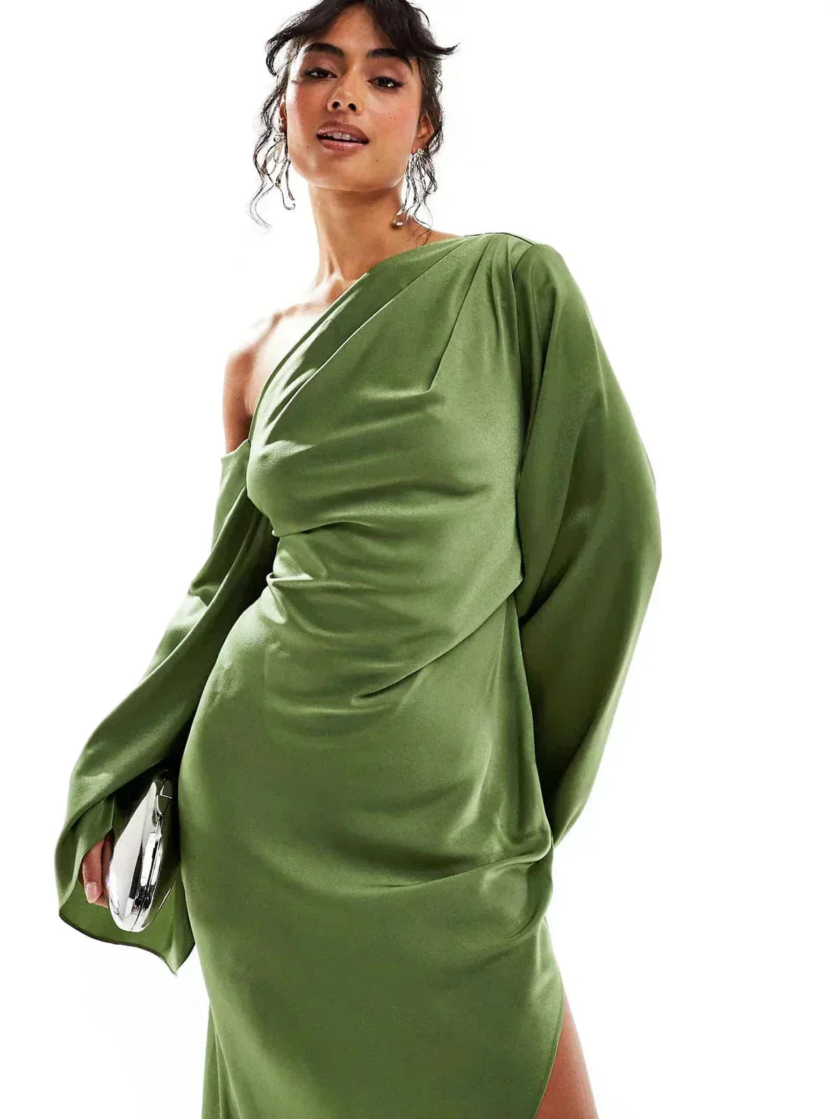 Robe soirée longue satinée verte épaule dénudée | ROBEMODE