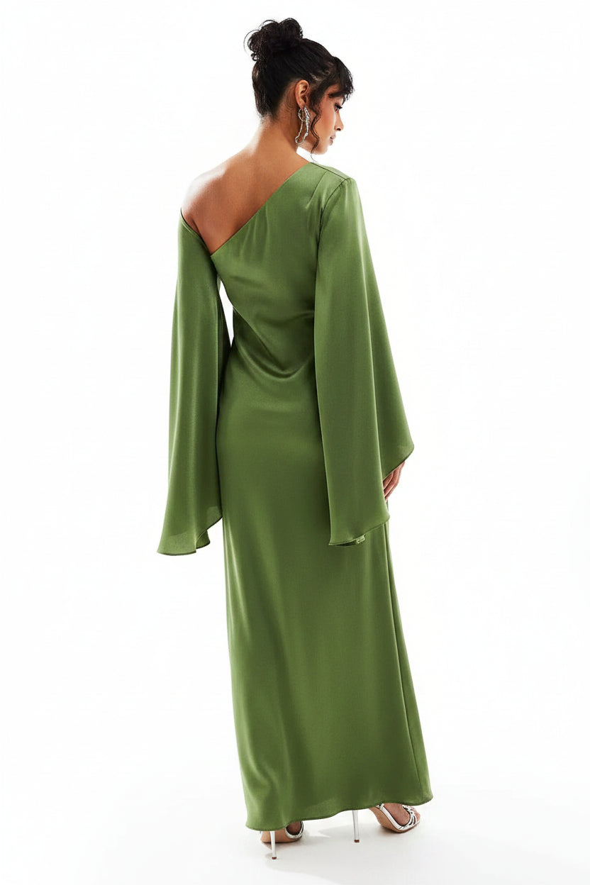 Robe soirée longue satinée verte épaule dénudée | ROBEMODE