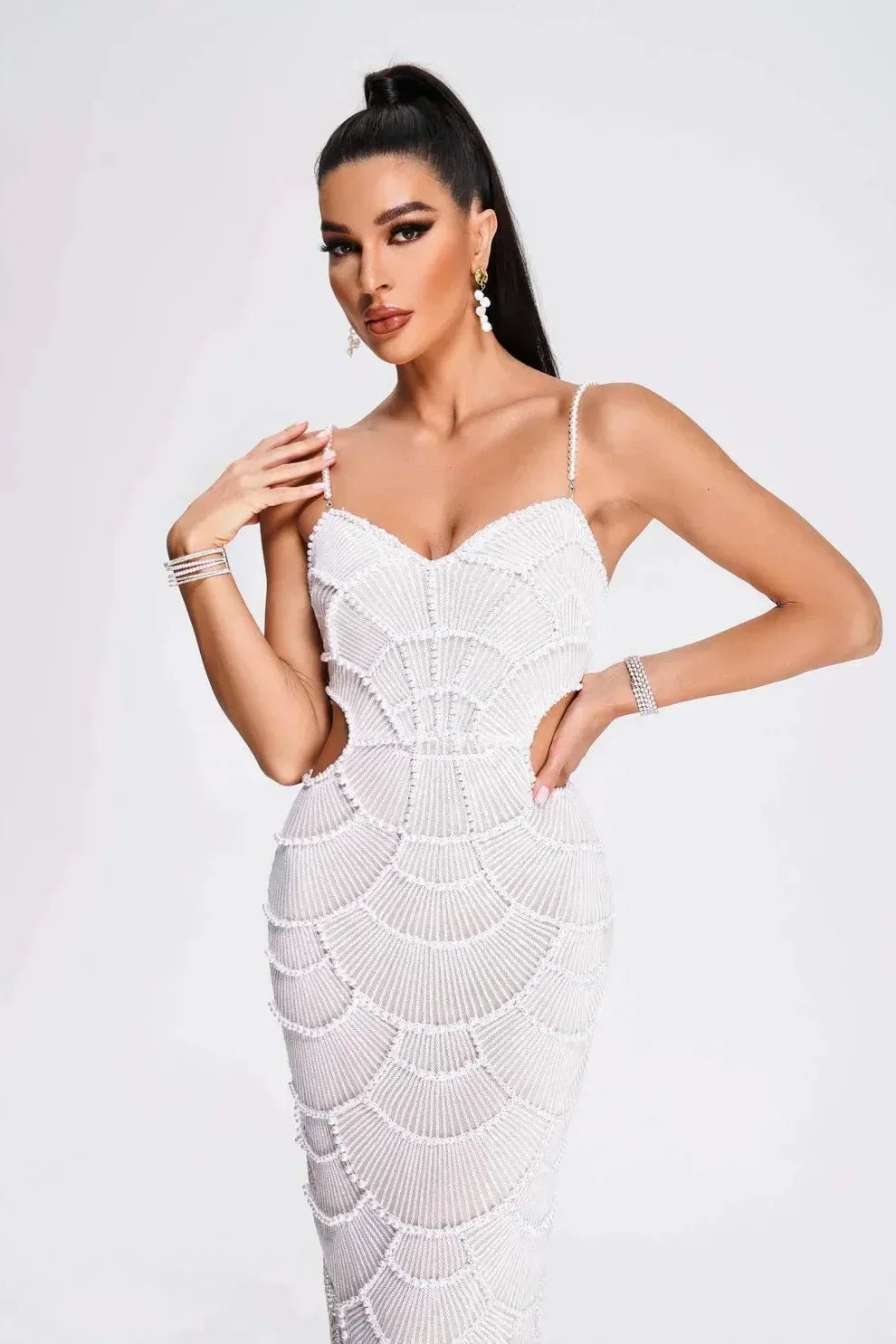 Robe Midi Soirée Blanche Sequins et Découpes Élégante | ROBEMODE