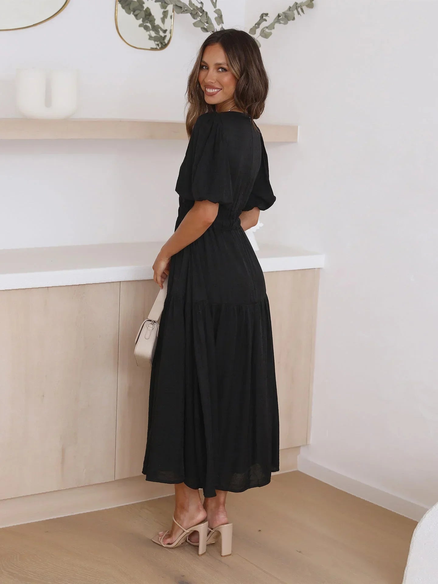 Robe midi femme avec col V et manches courtes