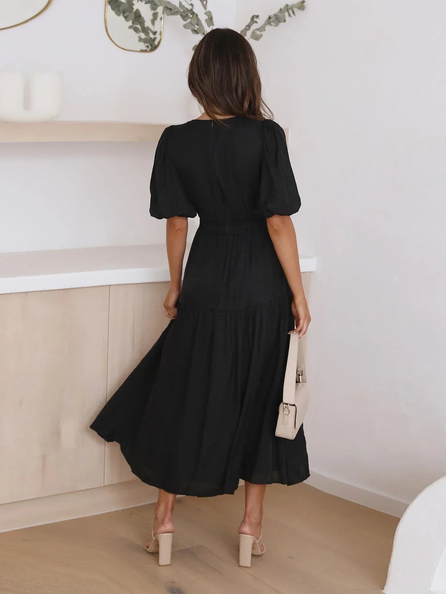 Robe midi femme avec col V et manches courtes