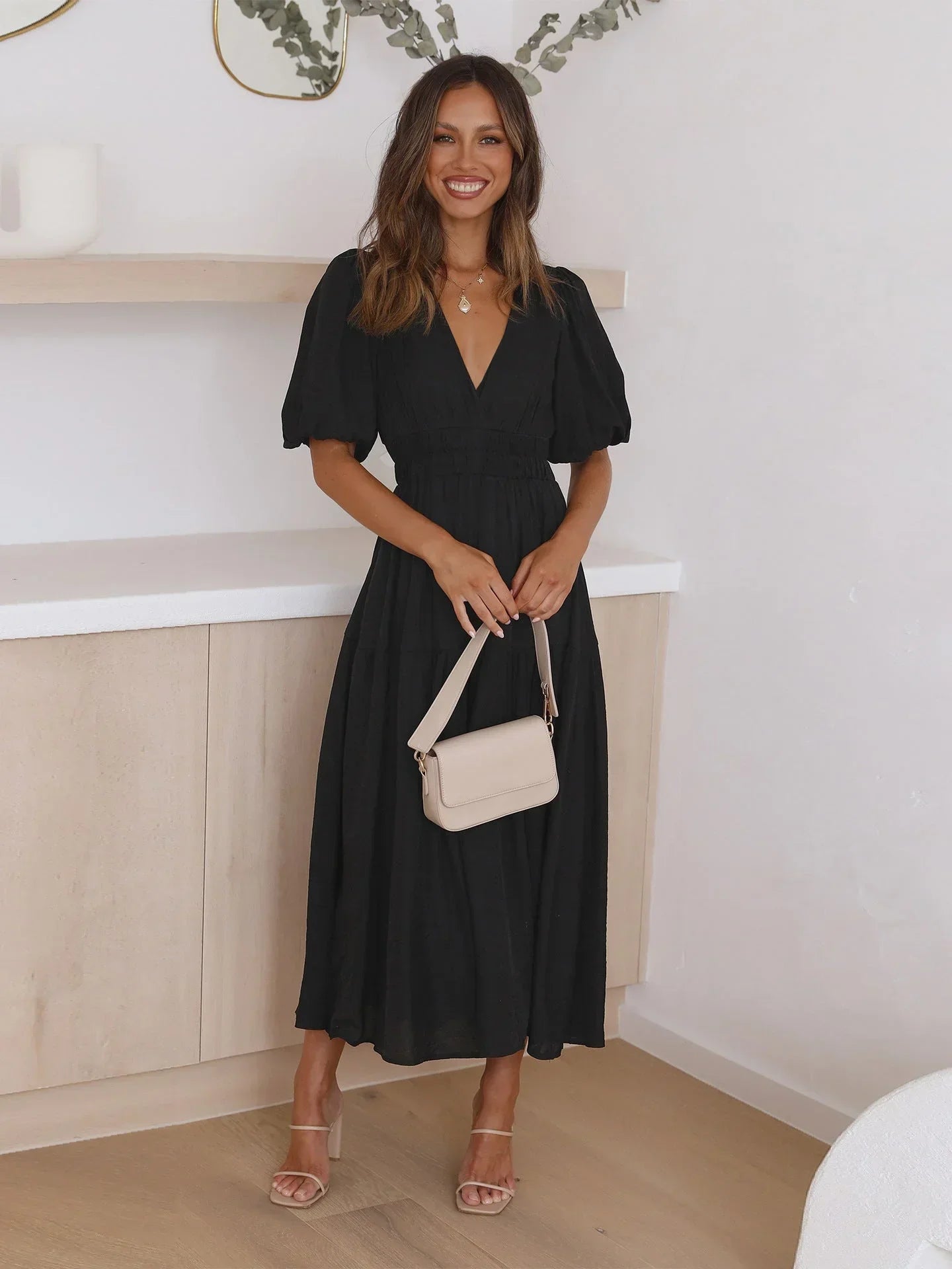 Robe midi femme avec col V et manches courtes