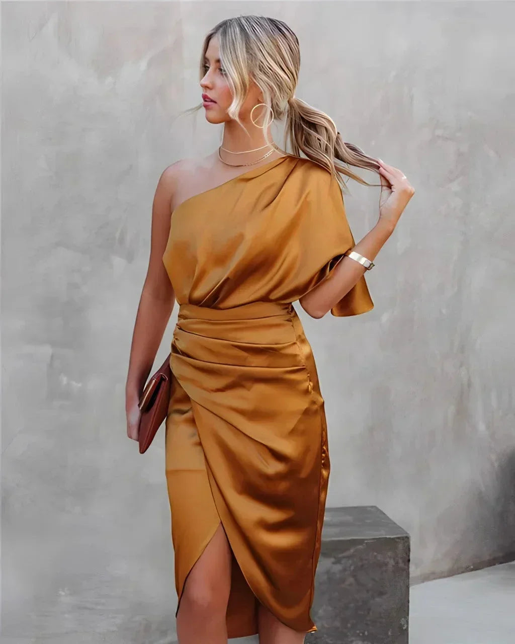 Robe midi asymétrique drapée effet satiné | ROBEMODE