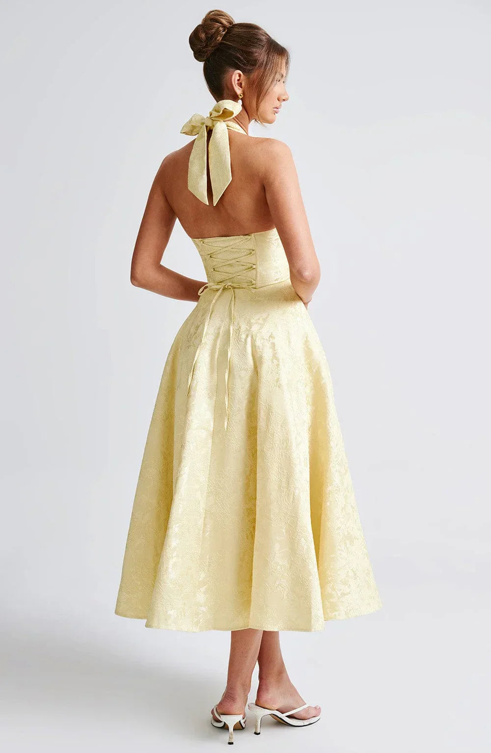 Robe mi-longue femme avec dos nu et jupe évasée