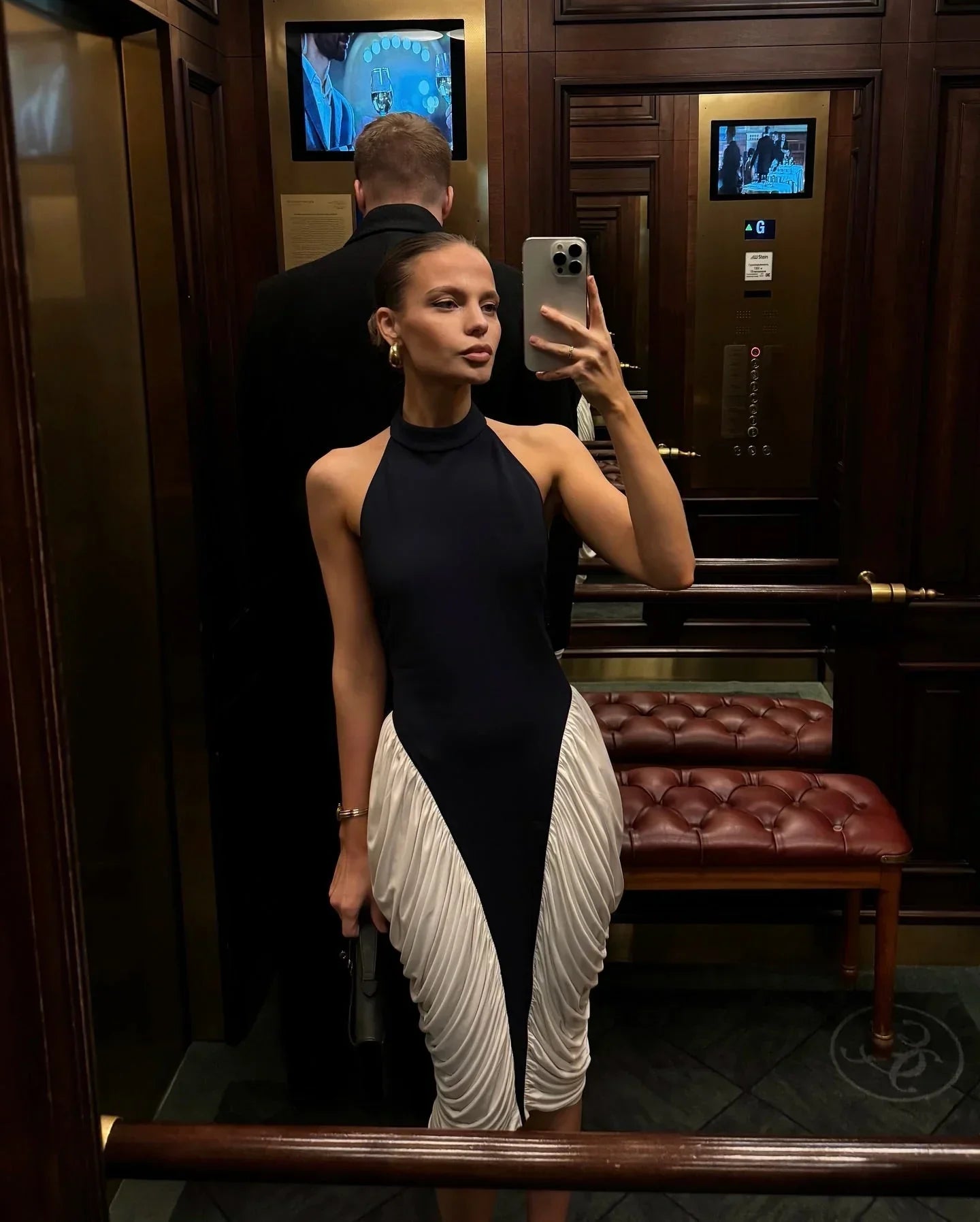 Robe midi femme noire et blanche plissee | Coupe féminine + Style élégant + Facile à accessoiriser – ROBEMODE