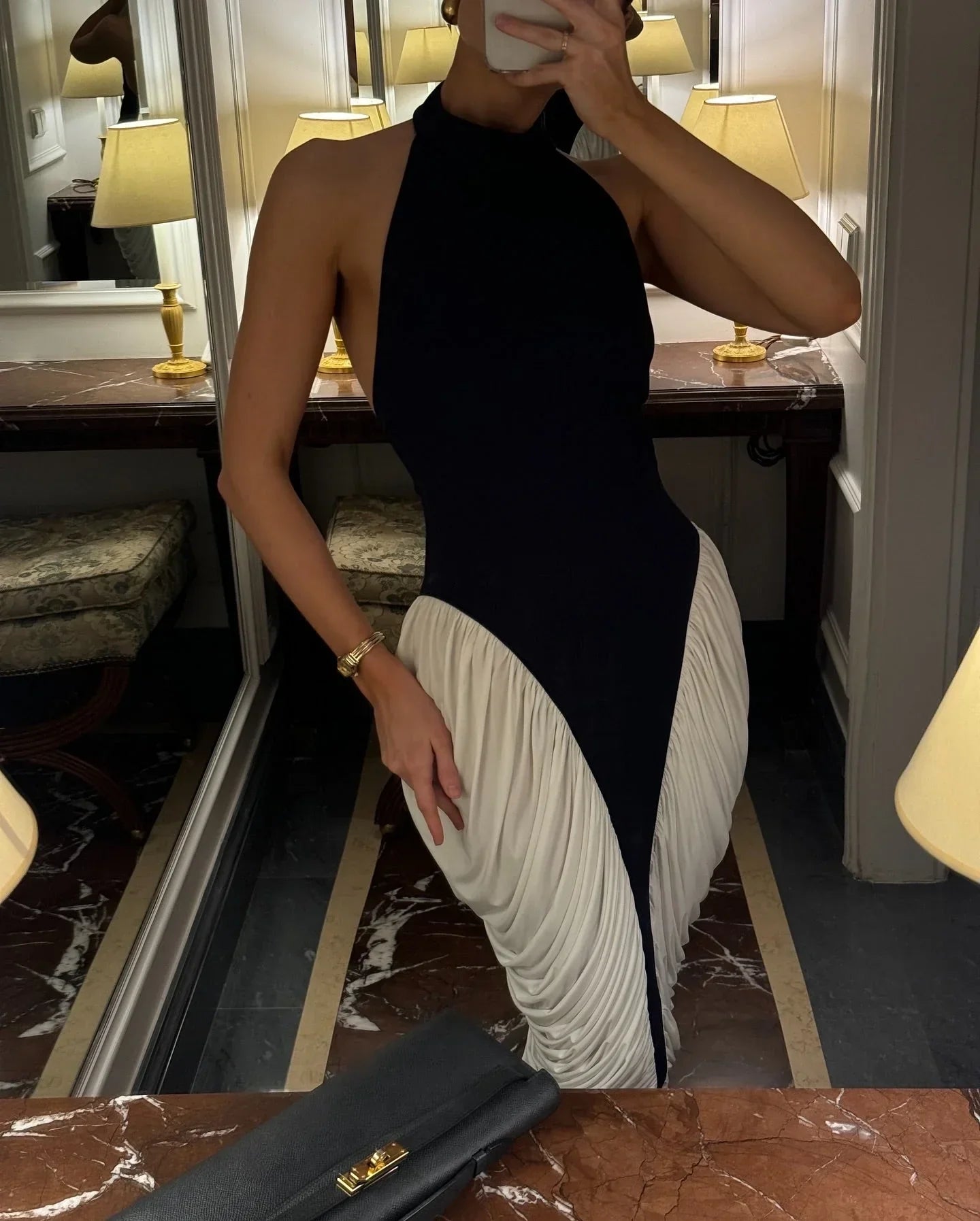 Robe midi femme noire et blanche plissee | Coupe féminine + Style élégant + Facile à accessoiriser – ROBEMODE