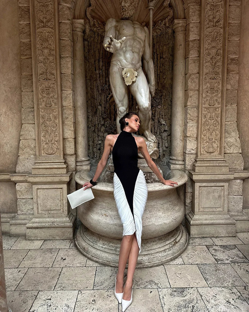 Robe midi femme noire et blanche plissee | Coupe féminine + Style élégant + Facile à accessoiriser – ROBEMODE
