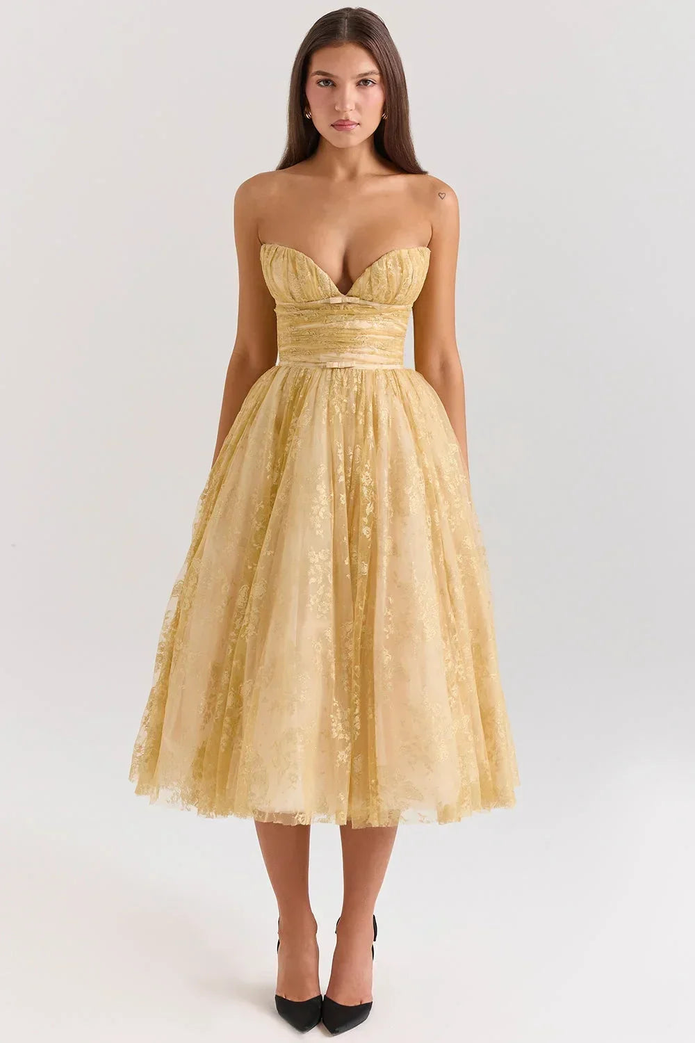 Robe midi sans bretelles dorée pour soirée élégante | Coupe féminine + Style élégant + Facile à accessoiriser – ROBEMODE