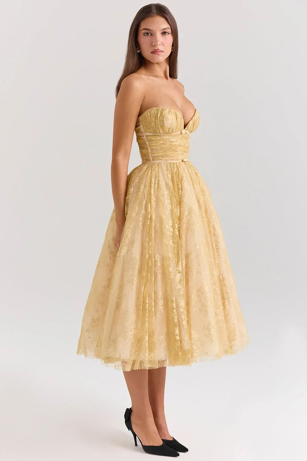 Robe midi sans bretelles dorée pour soirée élégante | Coupe féminine + Style élégant + Facile à accessoiriser – ROBEMODE