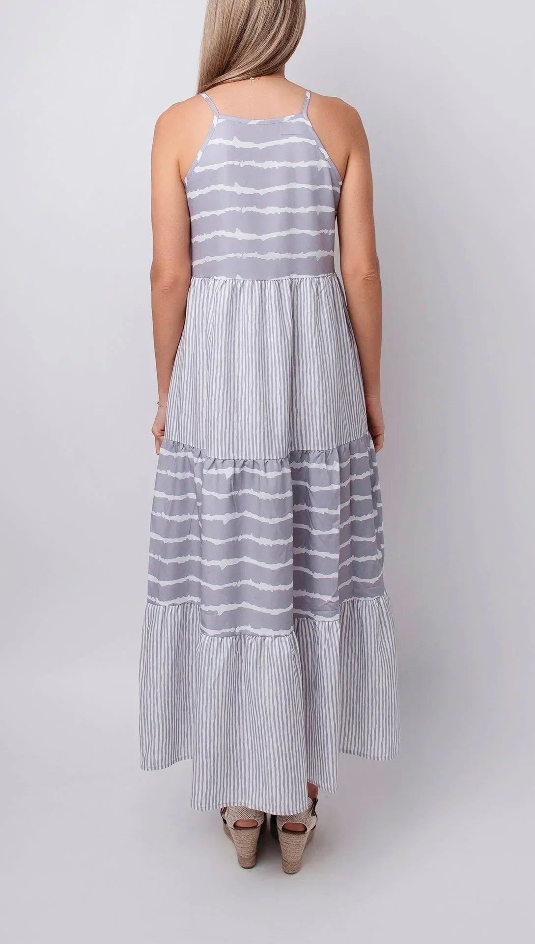 Robe longue femme grise rayée avec volants pour l'été | Coupe féminine + Style élégant + Facile à accessoiriser – ROBEMODE