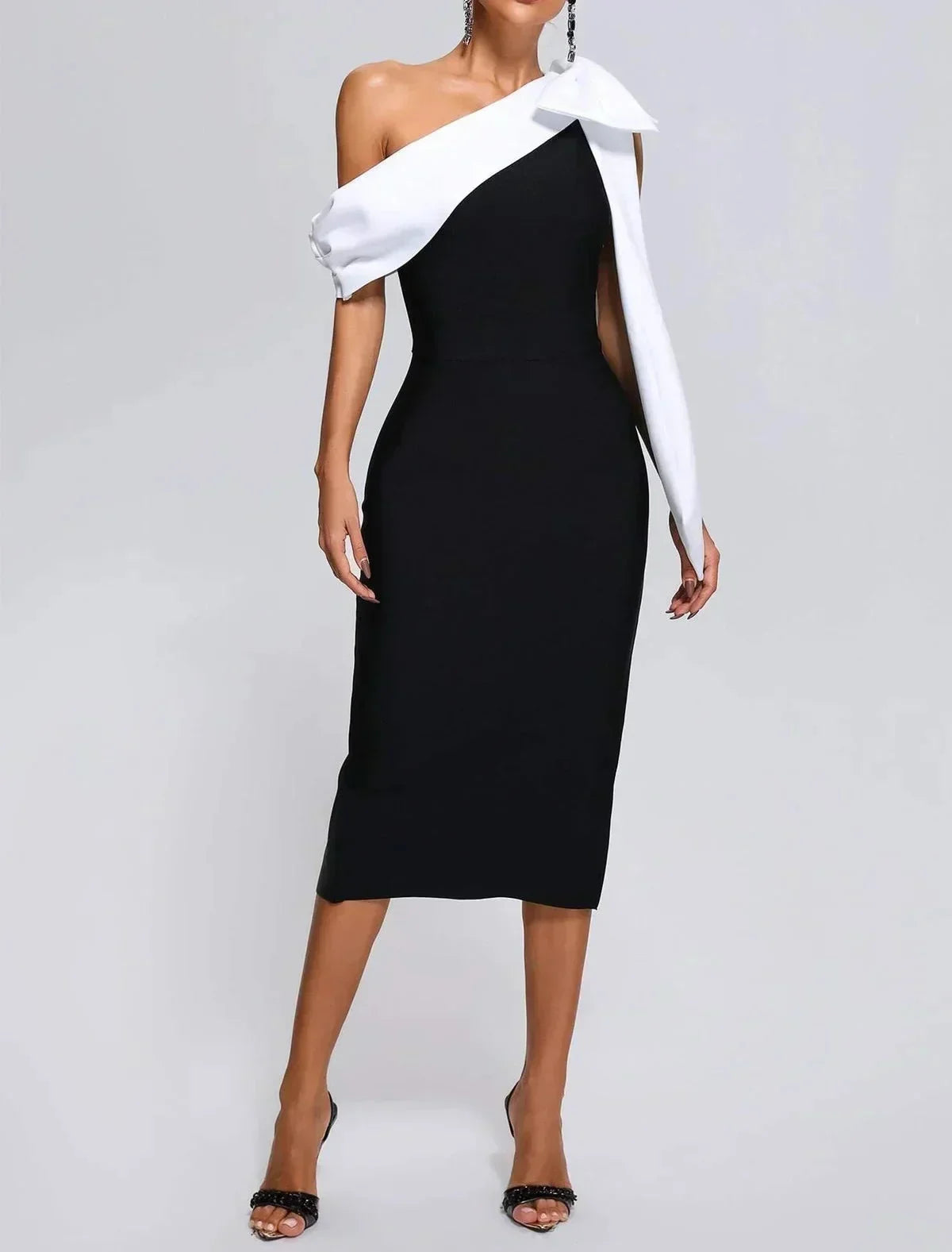 Robe Midi Noire Asymétrique Épaule Dénudée Nœud 1 Coloris | ROBEMODE