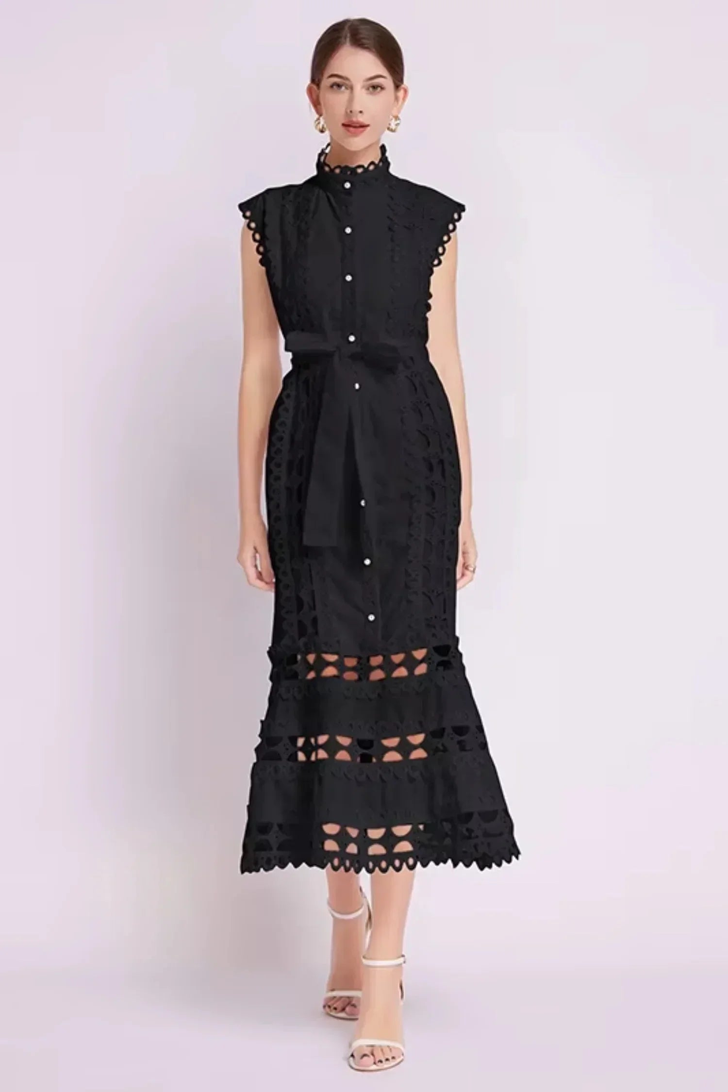 Robe midi noire sans manches avec dentelle et ceinture | ROBEMODE
